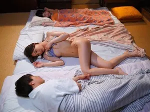Bắt gặp bố dượng móc lồn, búp bê nhiệt tình giúp đỡ