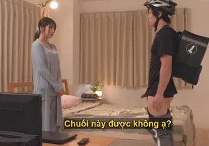 Đổi một bộ quần áo ngay tại lối vào phòng thử đồ của cửa hàng!