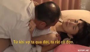 Lén lút bú buồi anh rể khi chị gái làm việc