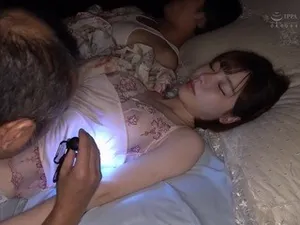 Giúp cô em họ hàng ngon thỏa mãn cơn nghiện địt