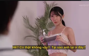 Bạn gái ngoại quốc, dễ thương và gợi cảm, nằm trên giường chơi điện thoại và bị bạn trai địt mạnh bạo không dùng bao cao su, sung sướng đến nỗi chảy cả nước trắng