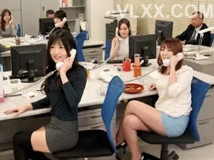Chồng thẫn thờ nhìn bà xã xxx nhau với nhân viên massage