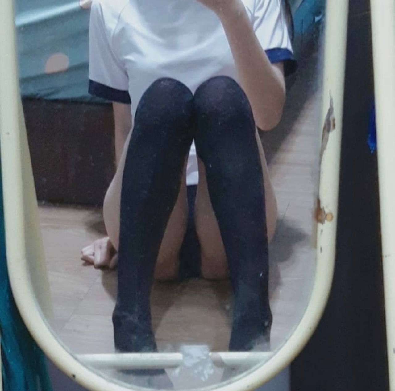 Bố đến nhà sống chung với cậu con trai lén mò người yêu của con trai đang ngủ